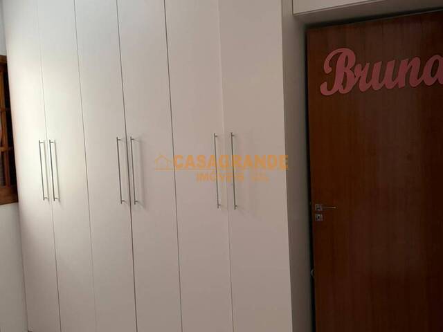 Casa para Venda em São José dos Campos - 4