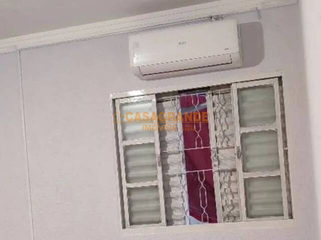 Casa para Venda em São José dos Campos - 4