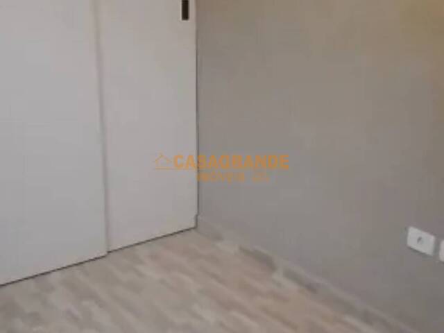 Casa para Venda em São José dos Campos - 4