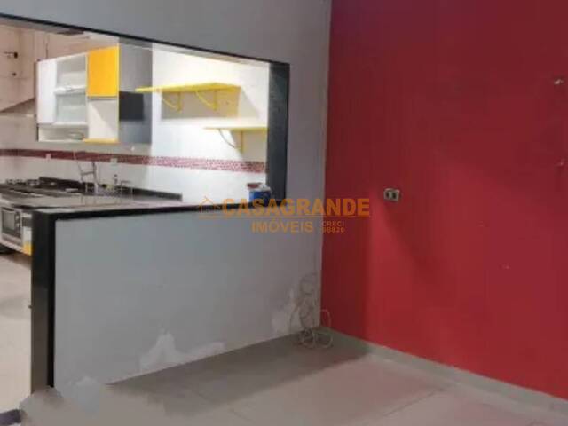 Casa para Venda em São José dos Campos - 4