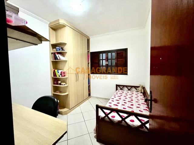 Casa para Venda em São José dos Campos - 4