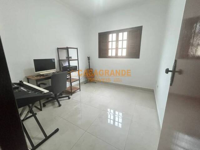 Casa para Venda em São José dos Campos - 5