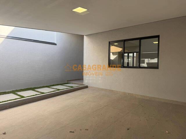 Casa para Venda em São José dos Campos - 4