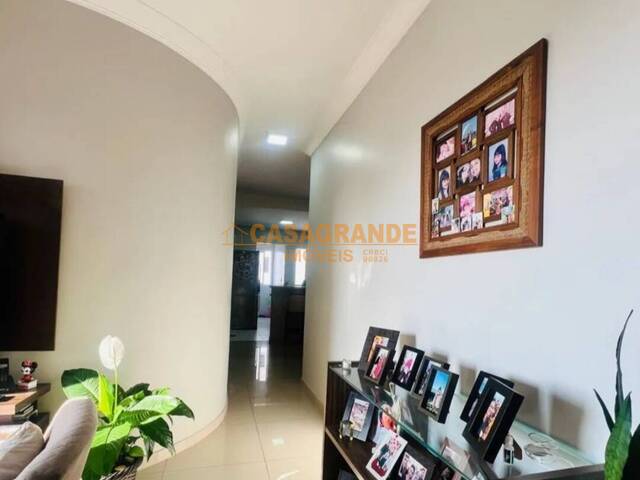 Apartamento para Venda em São José dos Campos - 4