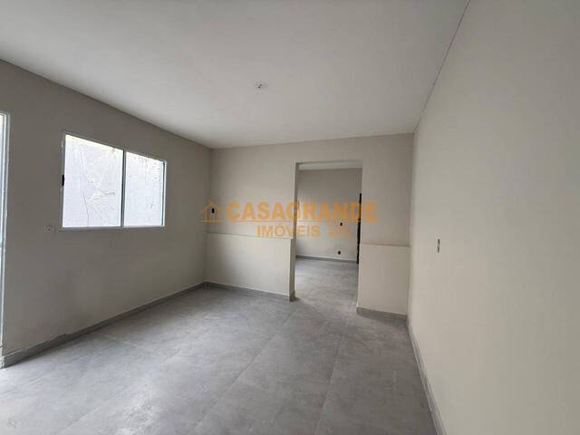 Casa para Venda em São José dos Campos - 3
