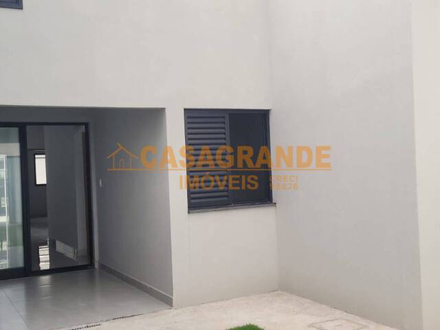 Casa para Venda em São José dos Campos - 4