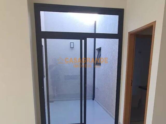 Casa para Venda em São José dos Campos - 5