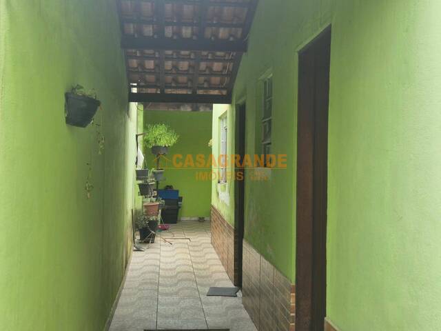 Casa para Venda em São José dos Campos - 4