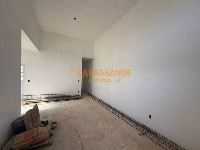 Casa para Venda em São José dos Campos - 4