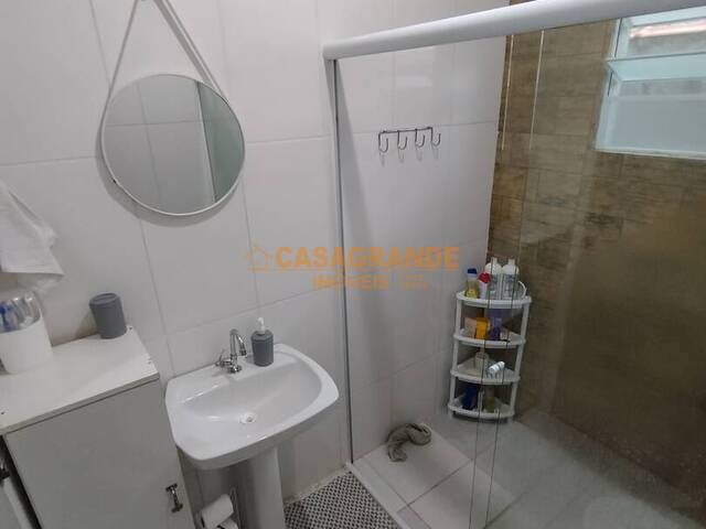 Casa para Venda em São José dos Campos - 4