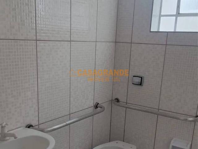 Casa para Venda em São José dos Campos - 4