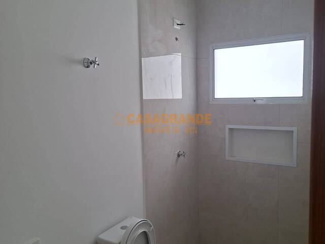 Casa para Venda em São José dos Campos - 4