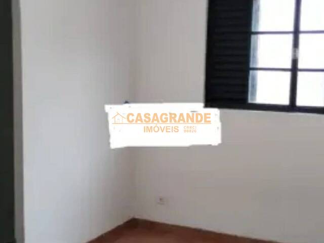 Casa para Venda em São José dos Campos - 4