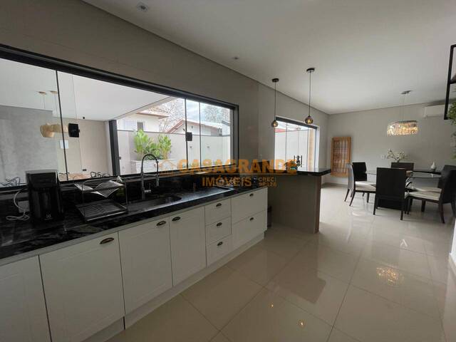 Casa para Venda em São José dos Campos - 4