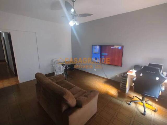 Casa para Venda em São José dos Campos - 4