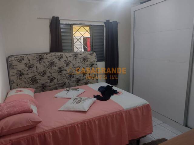 Casa para Venda em São José dos Campos - 5