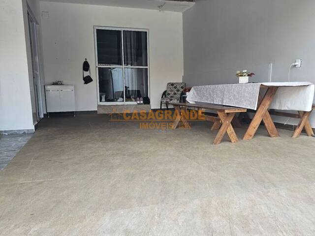 Casa para Venda em São José dos Campos - 5