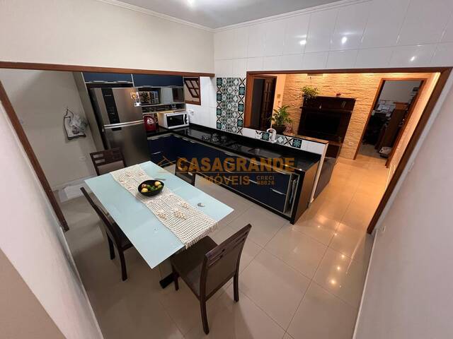 Casa para Venda em São José dos Campos - 4