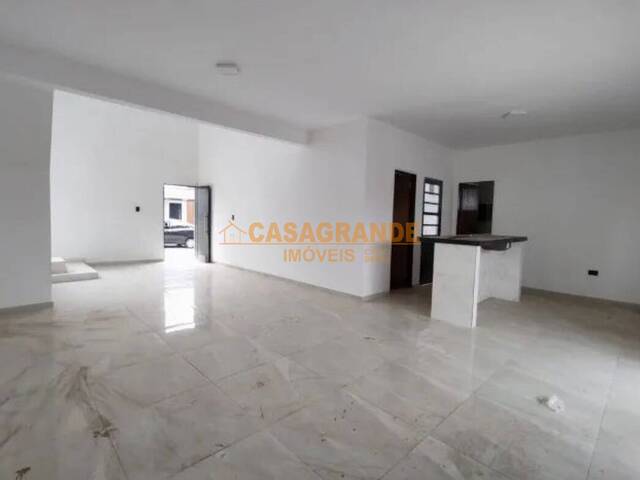 Casa para Venda em São José dos Campos - 4