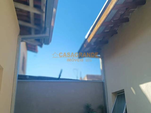 Casa para Venda em São José dos Campos - 4