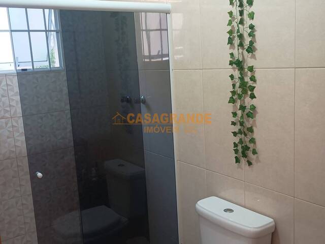 Casa para Venda em São José dos Campos - 5