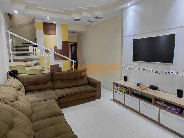 Casa para Venda em São José dos Campos - 5