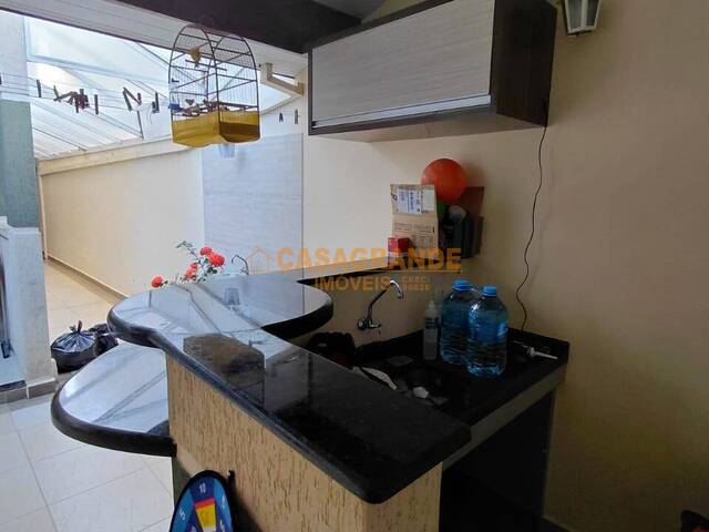 Casa para Venda em São José dos Campos - 4