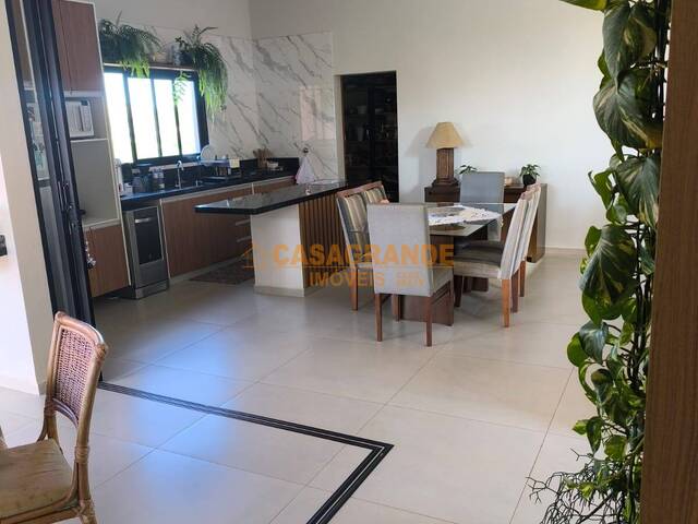 Casa para Venda em São José dos Campos - 4