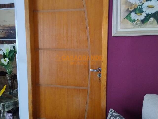 Casa para Venda em São José dos Campos - 4