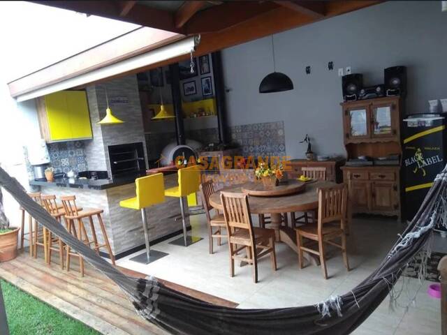 Casa para Venda em São José dos Campos - 4