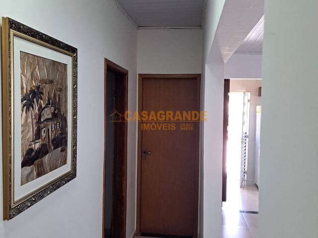 Casa para Venda em São José dos Campos - 4