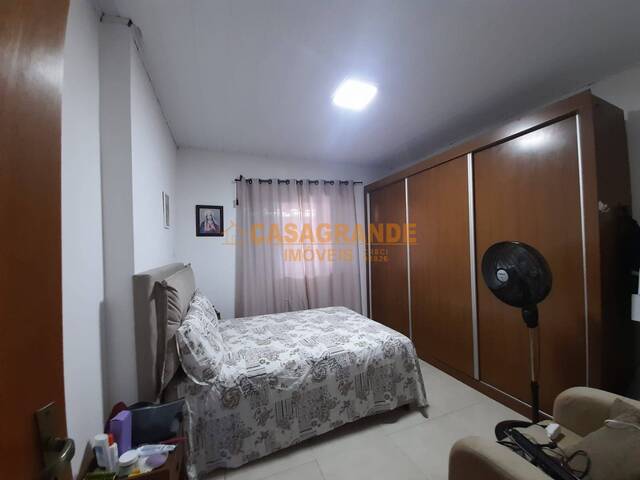 Casa para Venda em São José dos Campos - 5