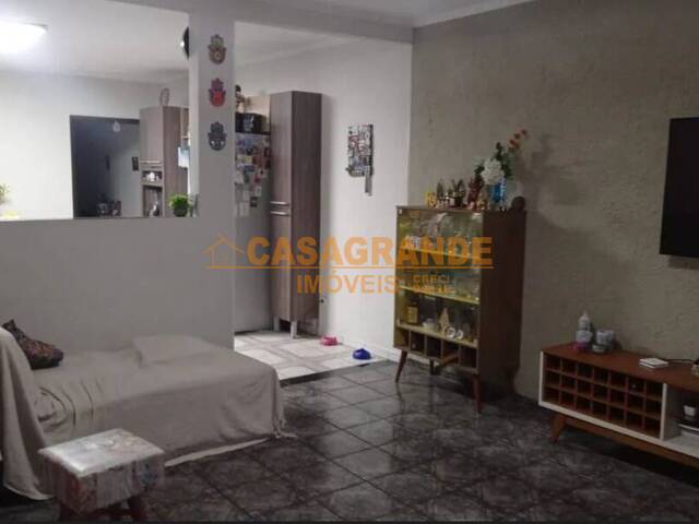 Casa para Venda em São José dos Campos - 4