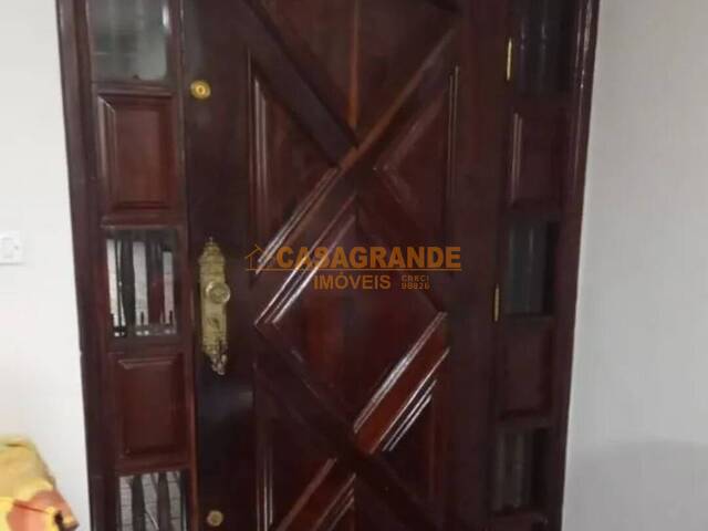 Casa para Venda em São José dos Campos - 5