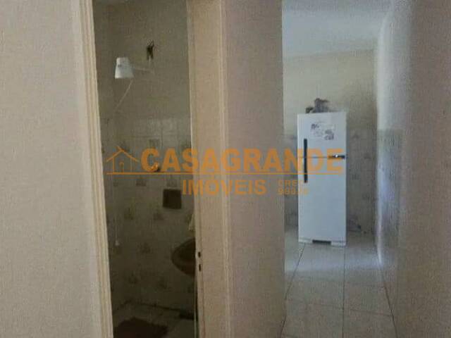 Casa para Venda em São José dos Campos - 4