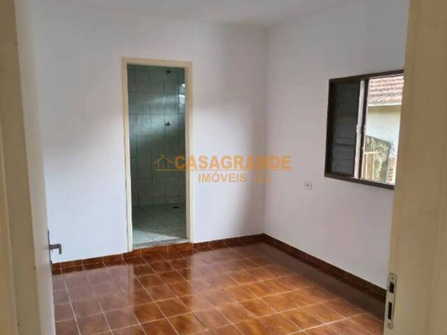 Casa para Venda em São José dos Campos - 4