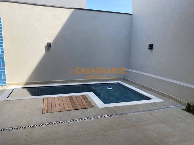 Casa para Venda em São José dos Campos - 4