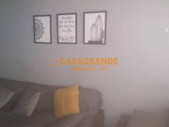 Casa para Venda em São José dos Campos - 4