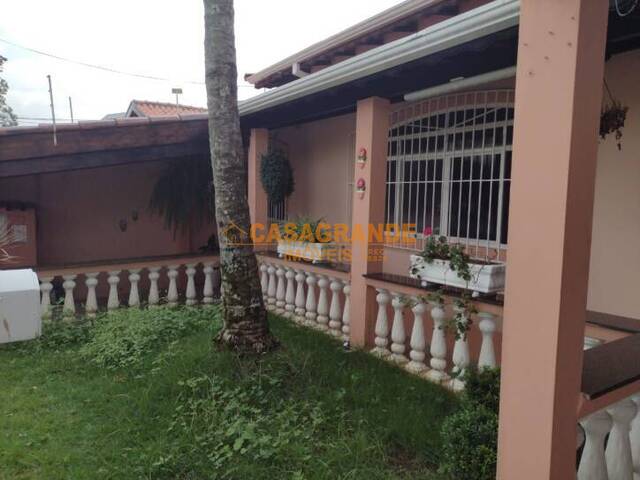 Casa para Venda em São José dos Campos - 2
