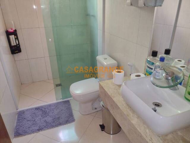 Casa para Venda em São José dos Campos - 3