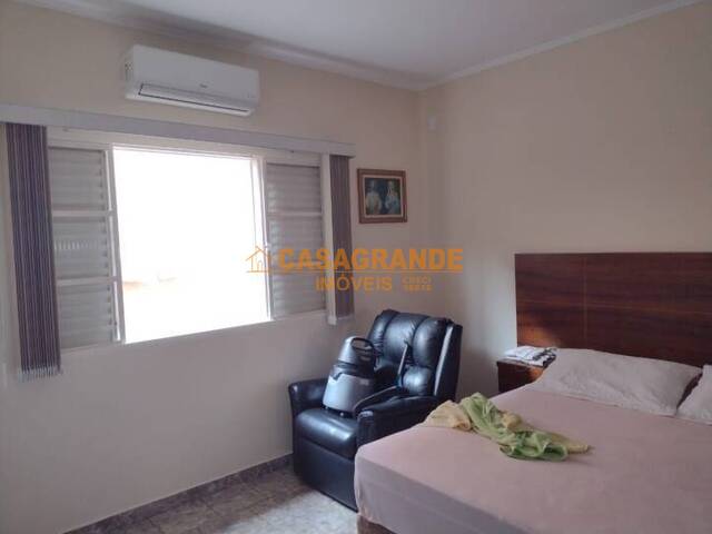 Casa para Venda em São José dos Campos - 5