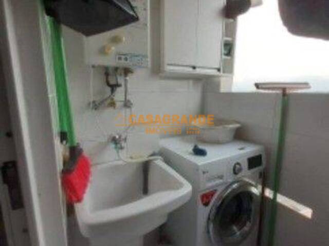 Apartamento para Venda em São José dos Campos - 3