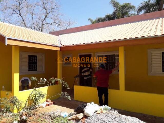 Casa para Venda em São José dos Campos - 4