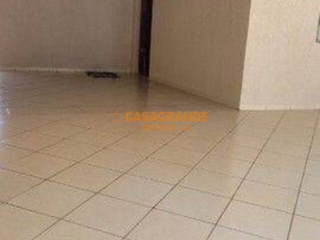 Casa para Venda em São José dos Campos - 4