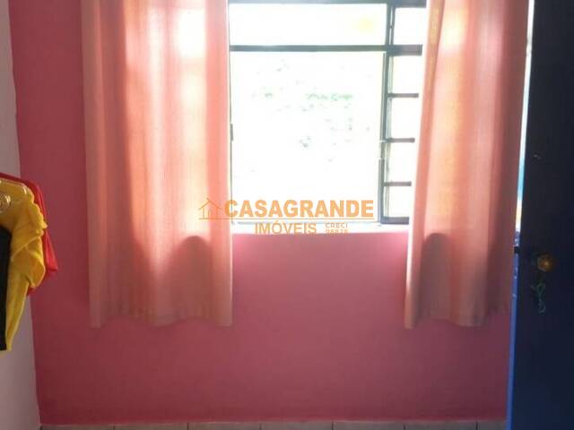Casa para Venda em São José dos Campos - 2