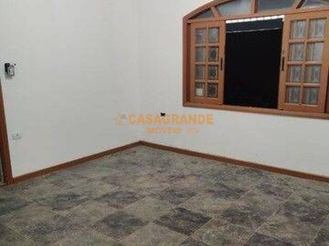 Casa para Venda em São José dos Campos - 5