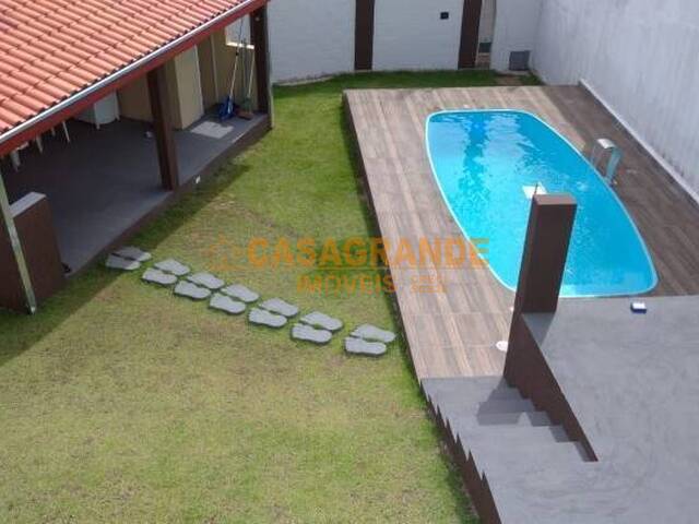 Casa para Venda em São José dos Campos - 3