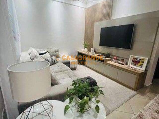 Casa para Venda em São José dos Campos - 2
