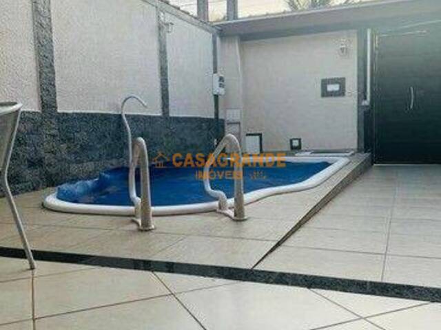 Casa para Venda em São José dos Campos - 4