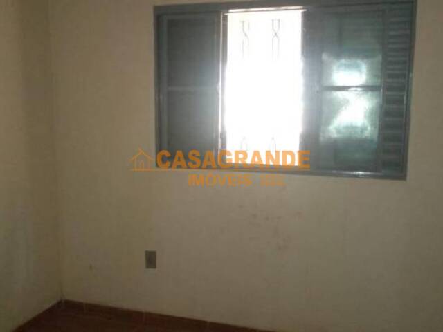 Casa para Venda em São José dos Campos - 4